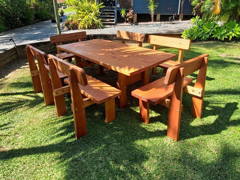 A big outdoor setting set up at Safety Beach Bungalows